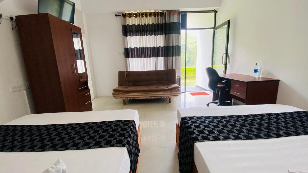 Aloft Grand Hotel Ела Екстериор снимка