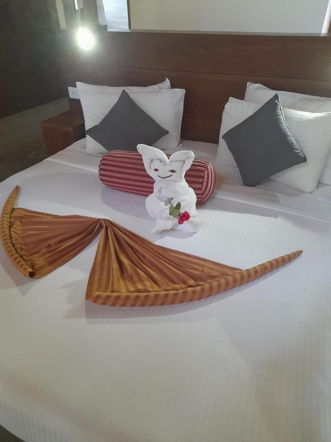 Aloft Grand Hotel Ела Екстериор снимка