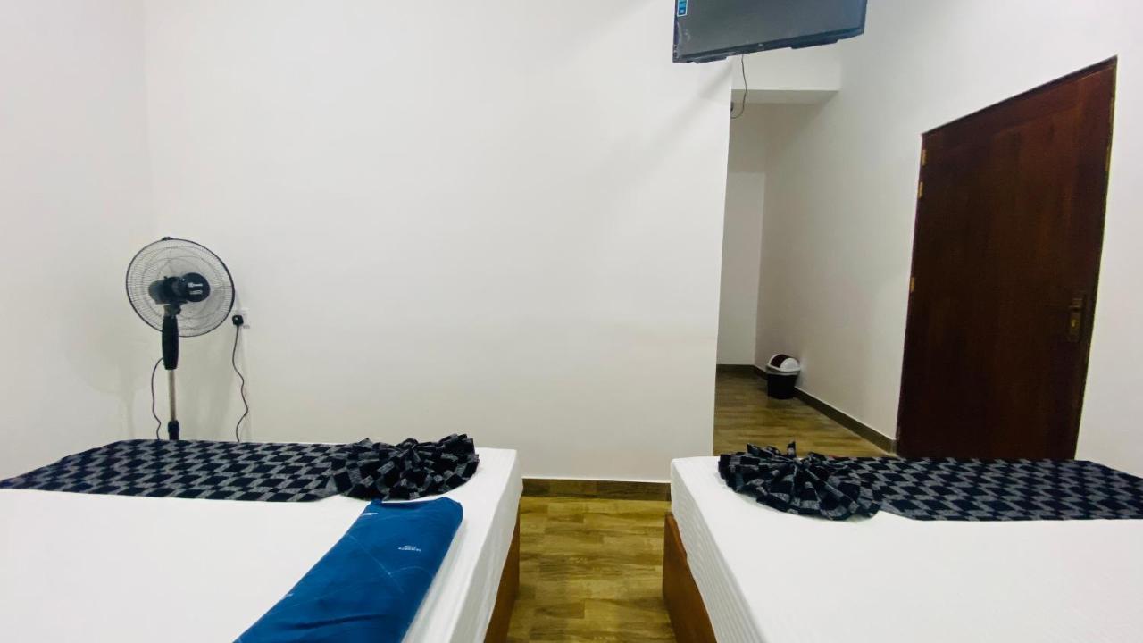 Aloft Grand Hotel Ела Екстериор снимка