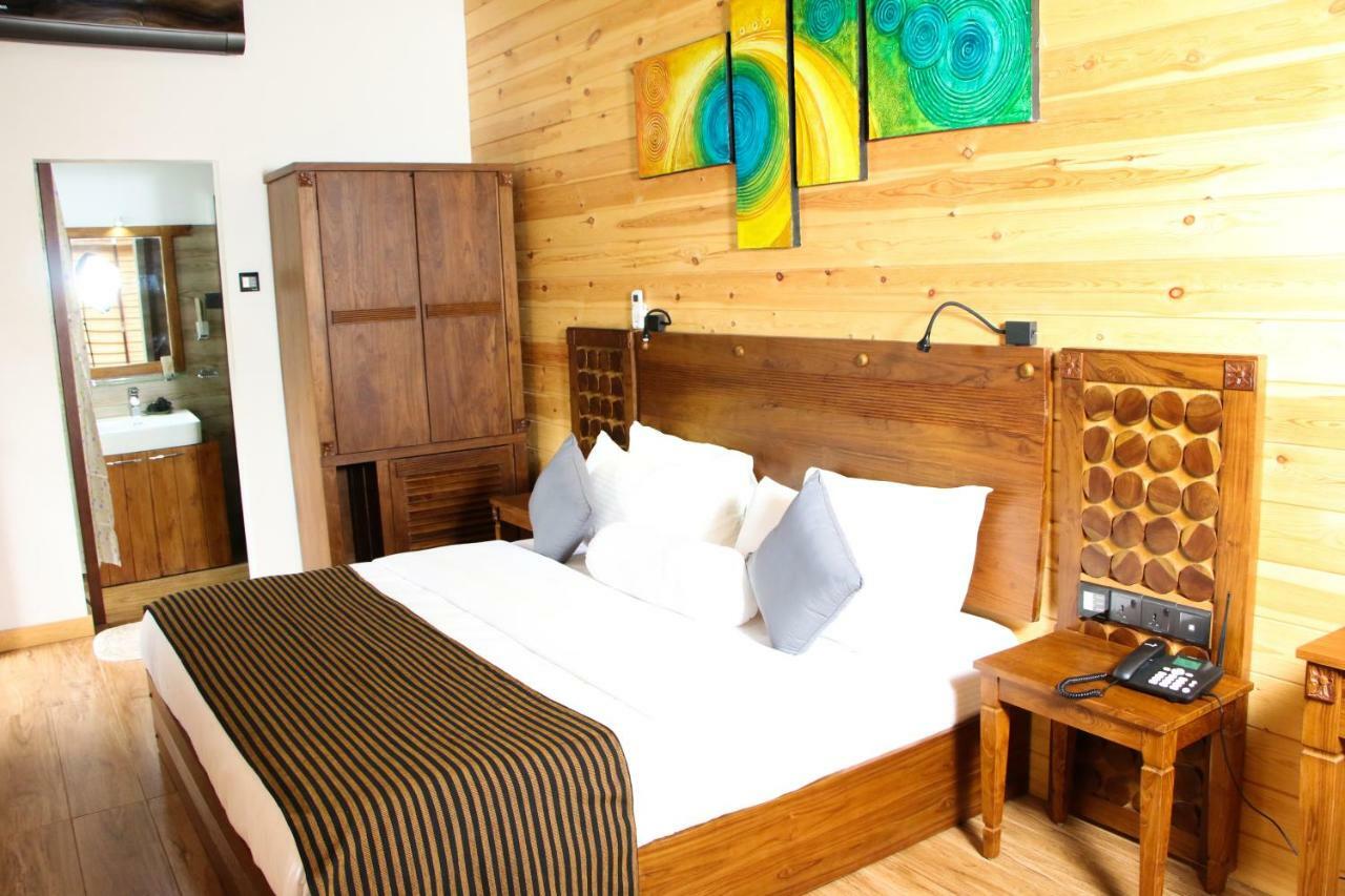 Aloft Grand Hotel Ела Екстериор снимка