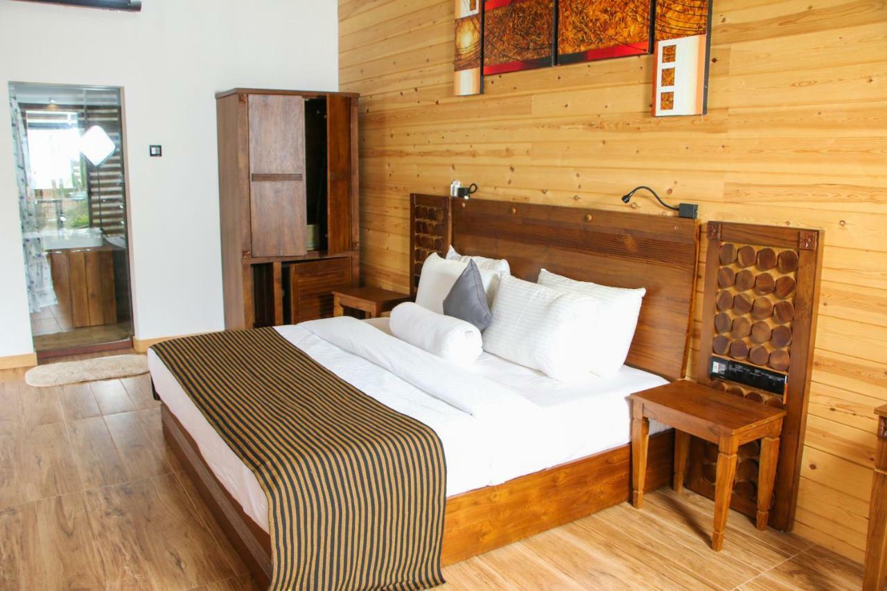 Aloft Grand Hotel Ела Екстериор снимка